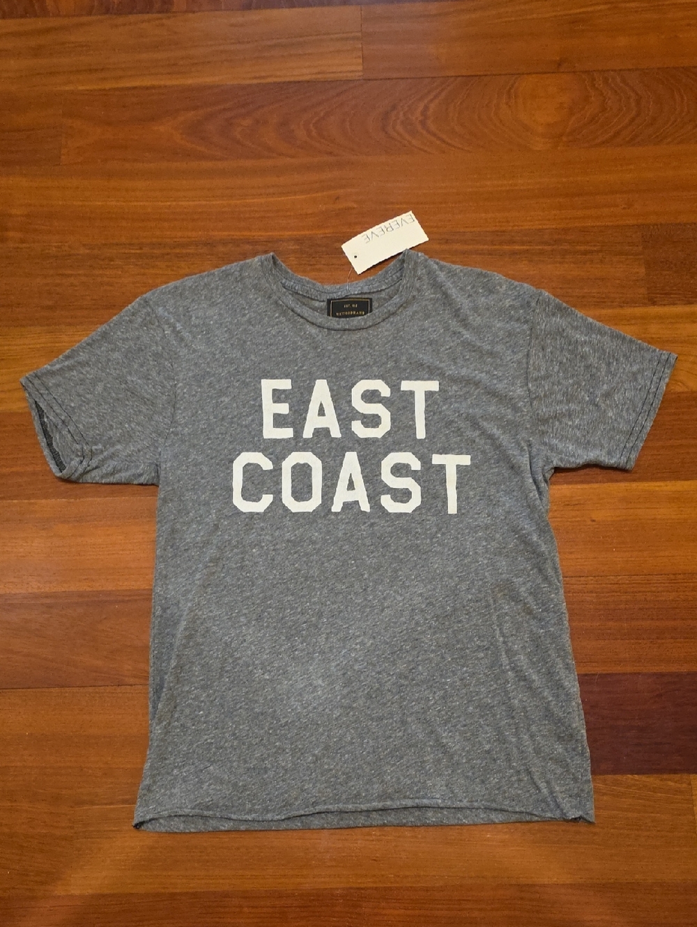 NWT Evereve Retrobrand East Coast Womens Gray T-shirt, Size S